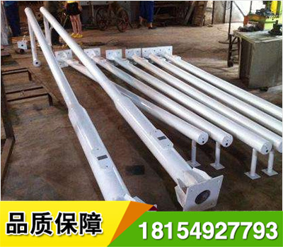 立桿、F桿良好的安全設(shè)施系統(tǒng)應(yīng)具有交通管理,安全防護(hù),交通誘導(dǎo),隔離封閉,防止眩光等多種功能.